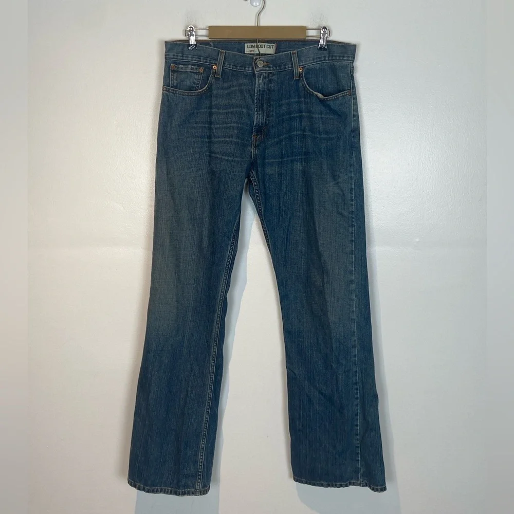 Levi's Men's 527 Low Bootcut Fit Jeans Size 36X34 Mid Wash‎ Cotton Color Blue